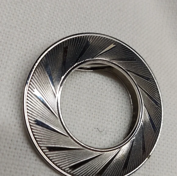 Lieba U.S.A. silver-tone Round scarf clip  Stunning Vintage 1.5" - Picture 4 of 8